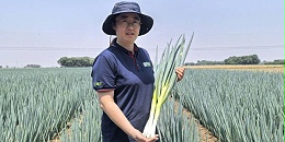 李亚杰：视科学种葱为信仰, 敬业之人步步生花